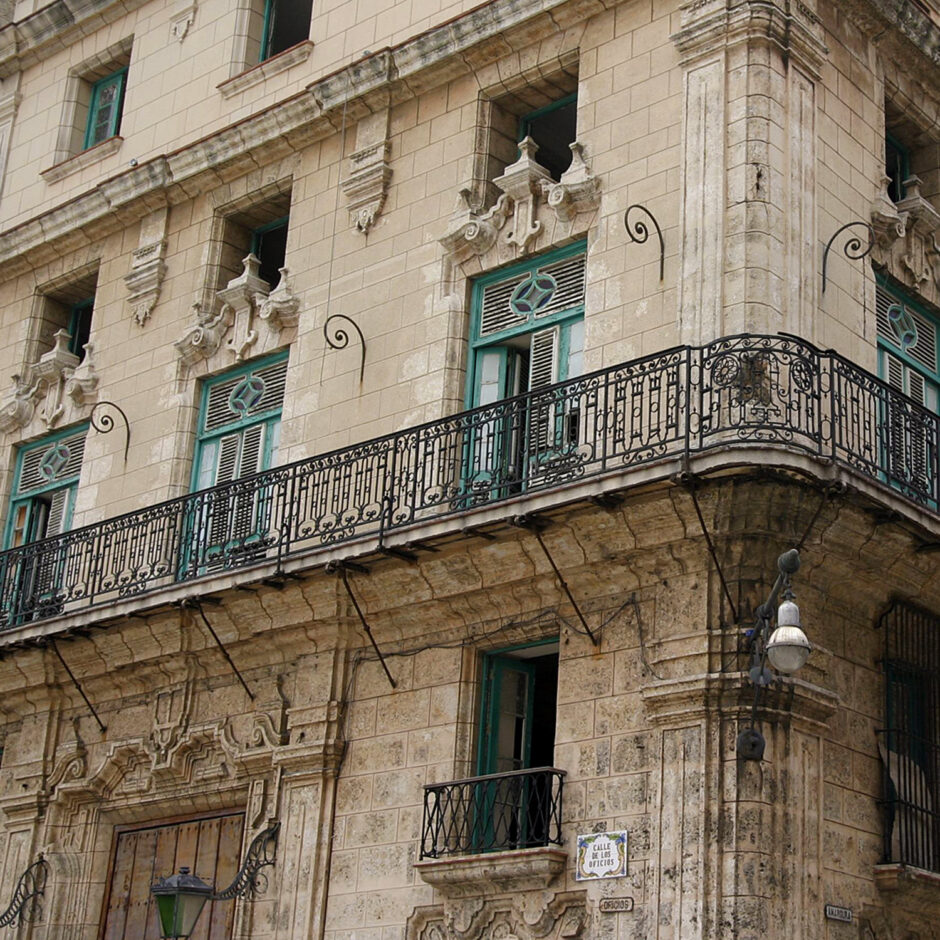 Calle de Los Oficios in Cuba, La Habana